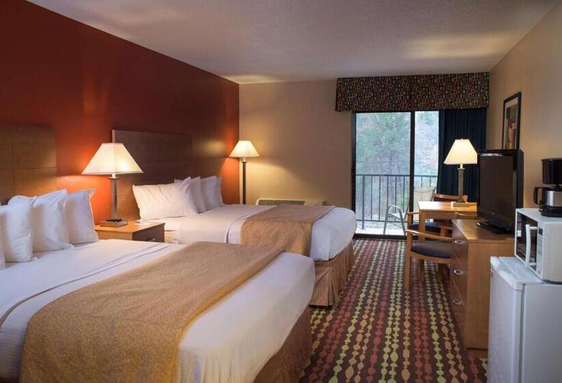 اتاق استاندارد با چشم‌انداز استخر, Best Western Ambassador Inn & Suites