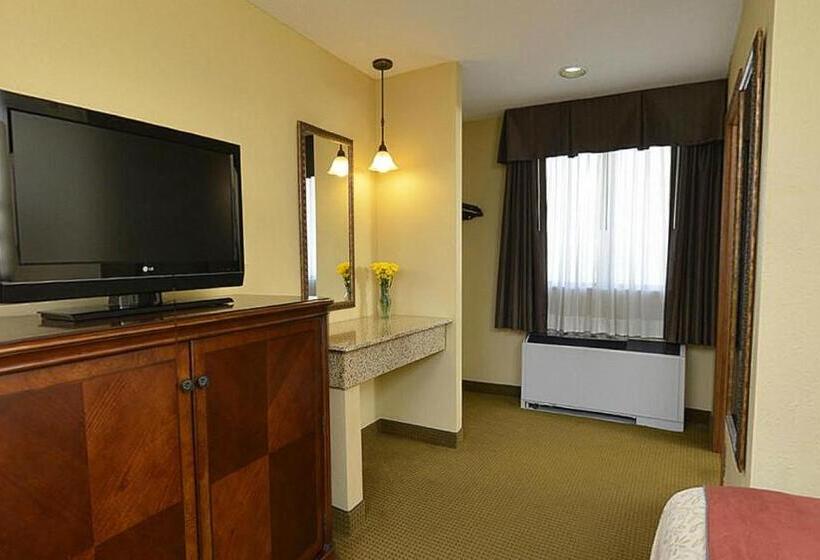 اتاق استاندارد با تخت بزرگ برای معلولان, Best Western Plus Dubuque Hotel And Conference Center