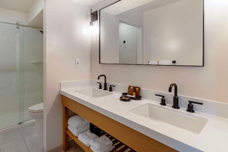 اتاق استاندارد با تخت بزرگ, Best Western Plus Inn At The Vines