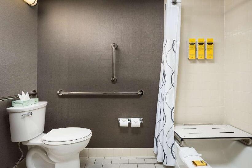 اتاق استاندارد برای معلولان, Best Western Plus Landmark Inn