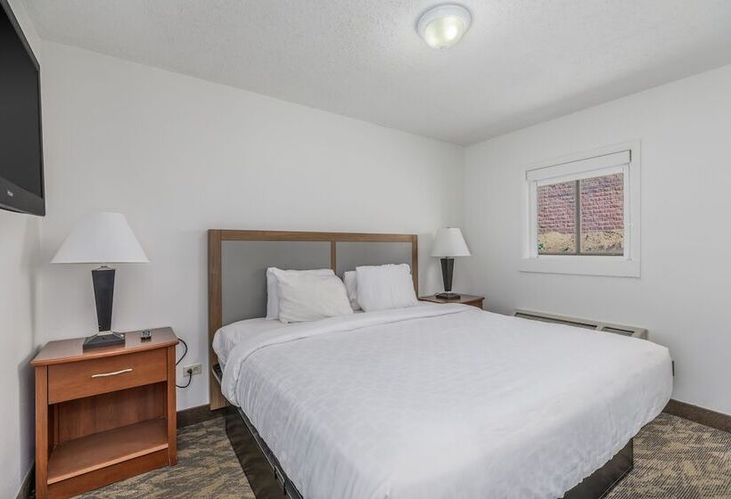 اتاق استاندارد با تخت دوبل, Crossroads Inn & Suites