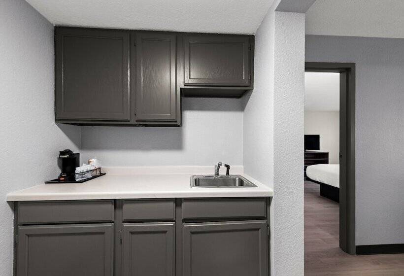 سوییت, Clarion Pointe Rhinelander Downtown
