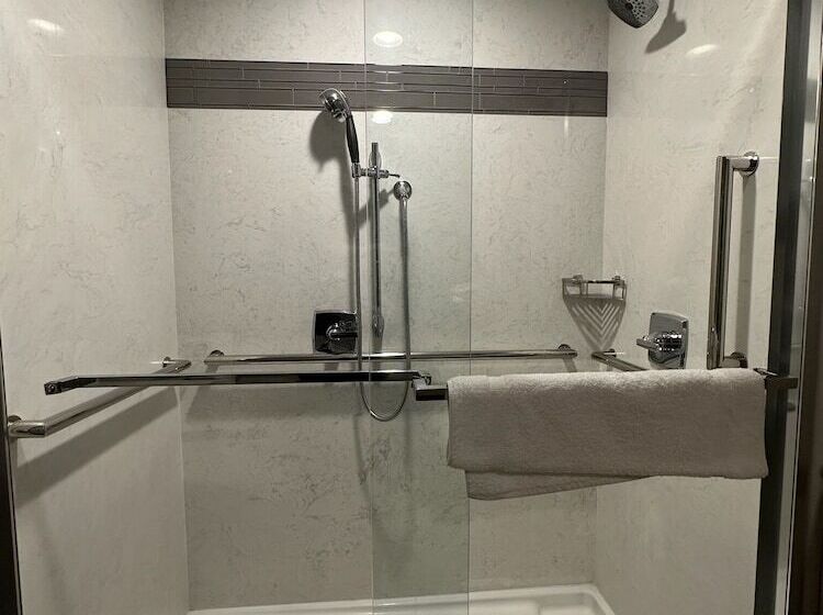 اتاق استاندارد, Studio 6 Corona, Ca West