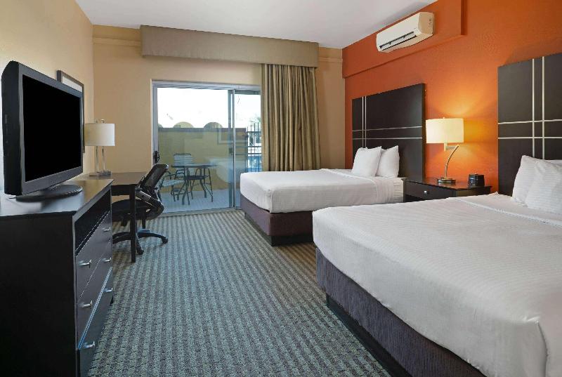 اتاق استاندارد با چشم‌انداز استخر, La Quinta By Wyndham Tucson   Reid Park