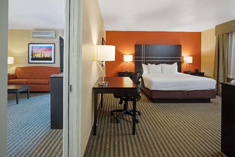 سوییت با چشم‌انداز استخر, La Quinta By Wyndham Tucson   Reid Park