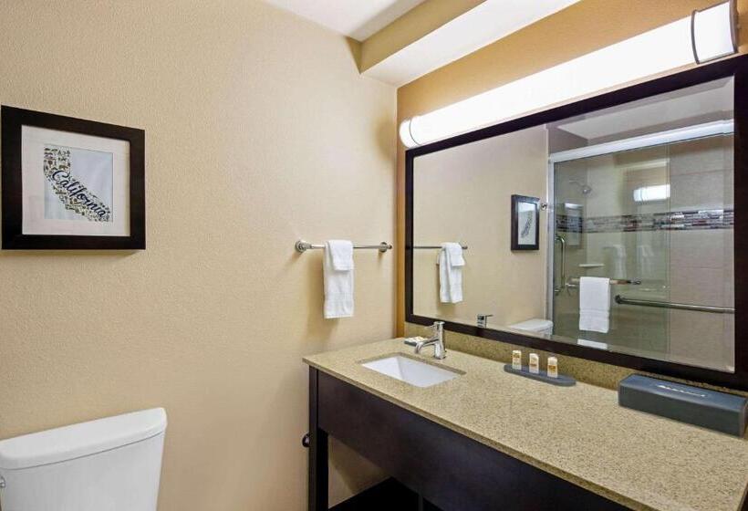 Deluxe Suite Kingsize Bett, La Quinta Inn By Wyndham Berkeley