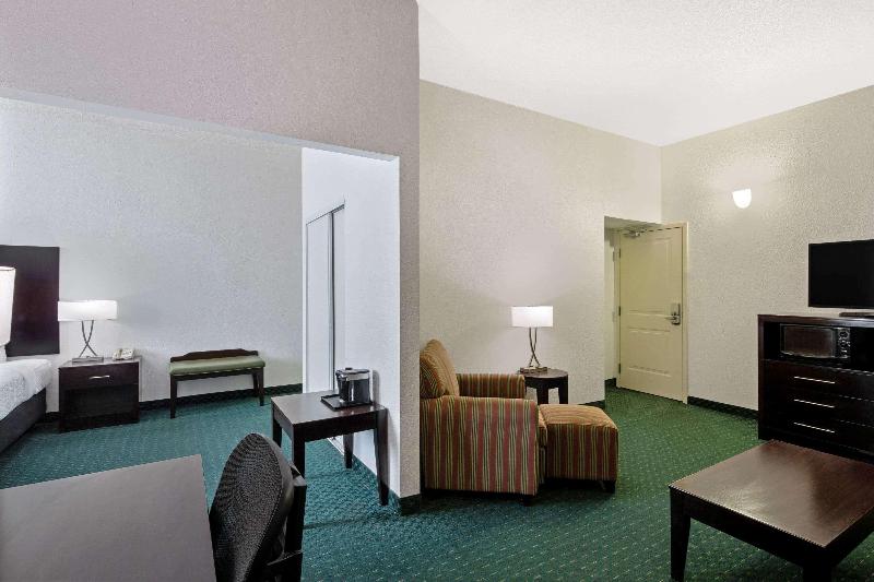 Deluxe Suite, La Quinta Inn By Wyndham Berkeley