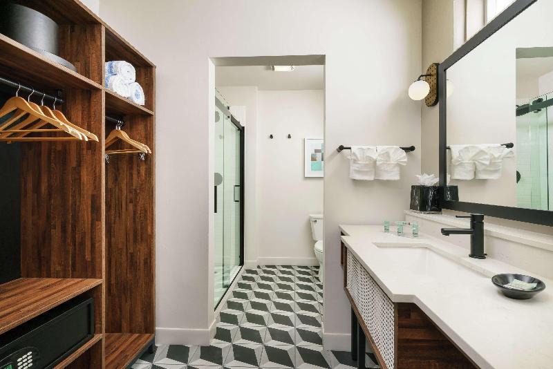 اتاق استاندارد با چشم‌انداز استخر, Hampton Inn Key West Fl