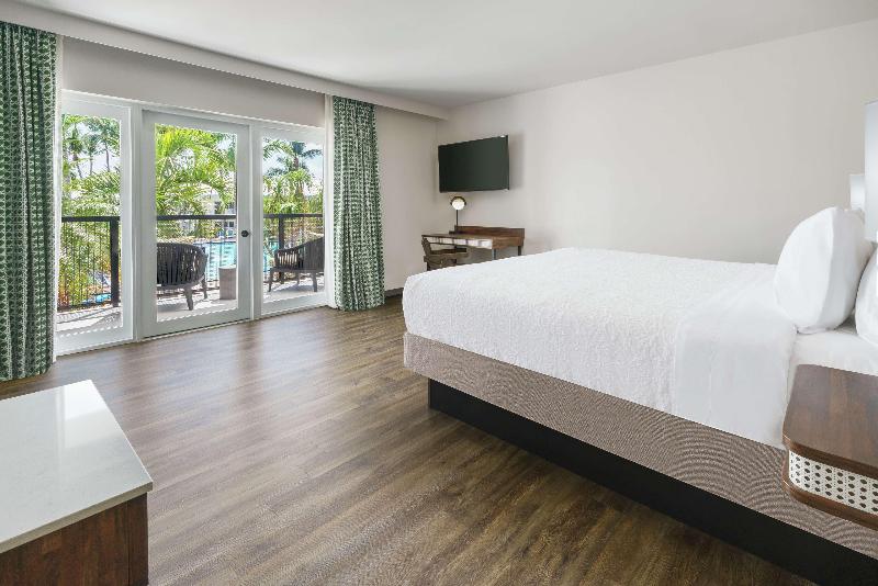 اتاق استاندارد با چشم‌انداز استخر, Hampton Inn Key West Fl