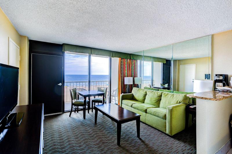 سوییت با چشم‌انداز دریا, Beach Quarters Resort