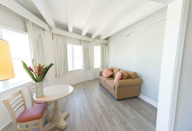 سوییت با چشم‌انداز دریا, Broadmore Miami Beach