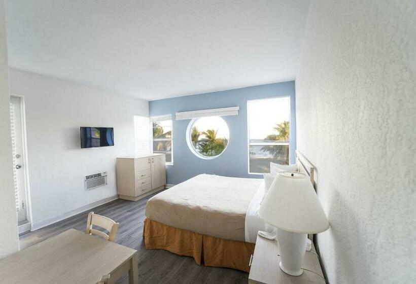 Economy Room, Broadmore Miami Beach