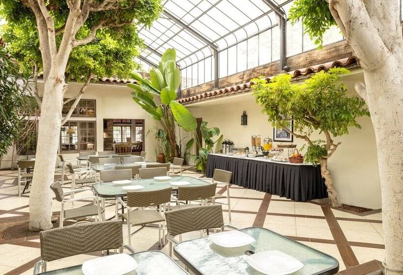 اتاق سوپریور, Clocktower Inn Ventura