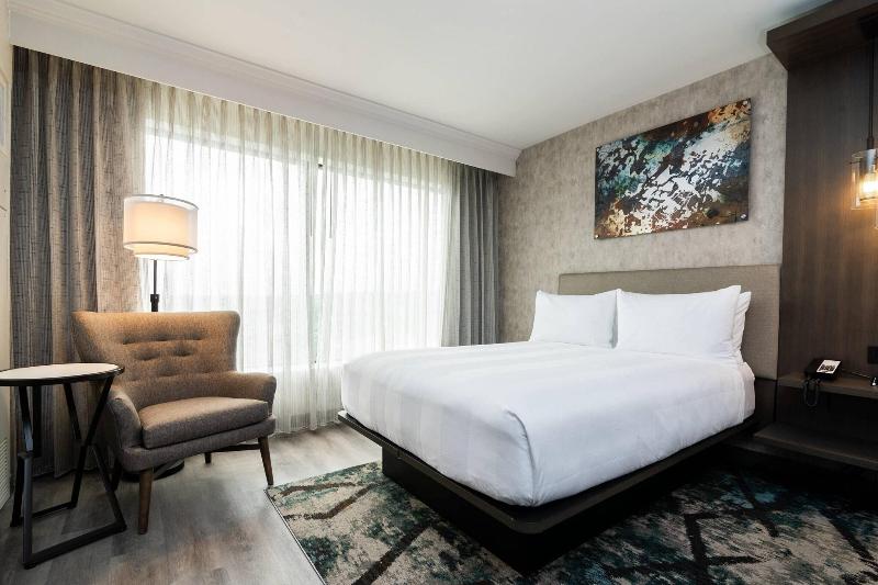 اتاق استاندارد با تخت بزرگ, Columbus Marriott
