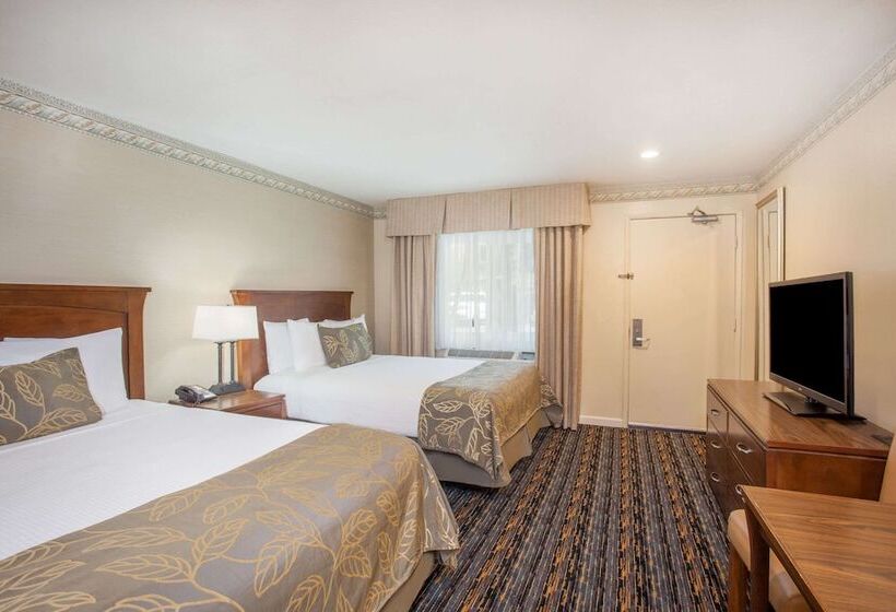 Quarto Estandar para Deficientes Físicos, Days Inn By Wyndham San Diego  Circle Near Seaworld