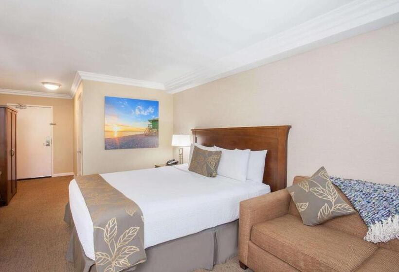 اتاق استاندارد با تخت بزرگ برای معلولان, Days Inn By Wyndham San Diego Hotel Circle