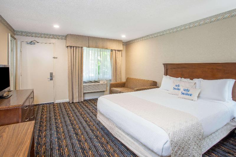 اتاق استاندارد با تخت بزرگ, Days Inn By Wyndham San Diego Hotel Circle