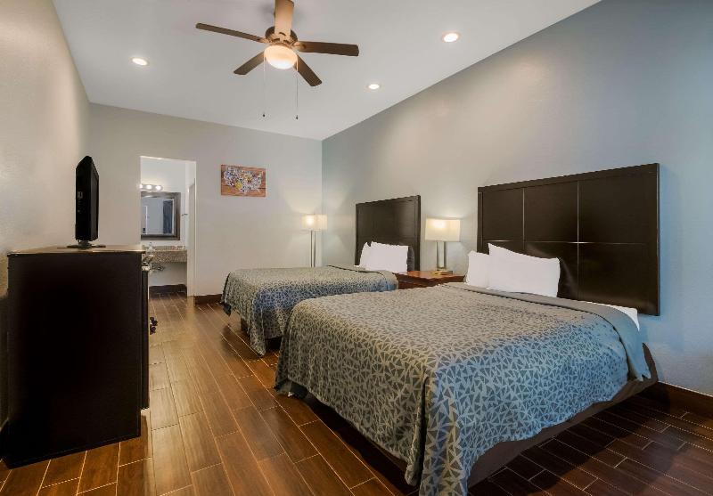 اتاق استاندارد با تخت دو نفره بزرگ برای معلولان, Econo Lodge Inn & Suites Fulton  Rockport