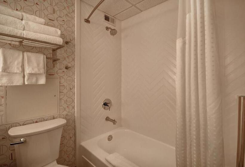 سوئیت 2 خوابه, Holiday Inn Lancaster, An Ihg