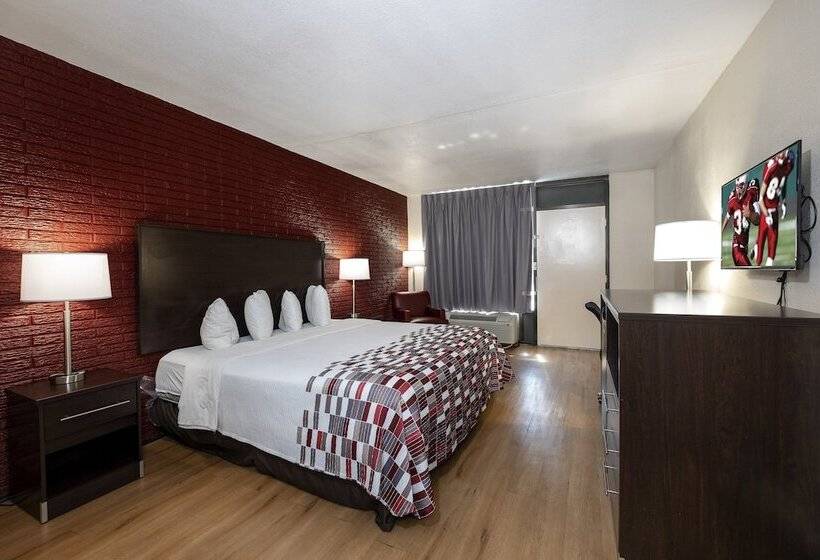 اتاق لوکس, Red Roof Inn West Point