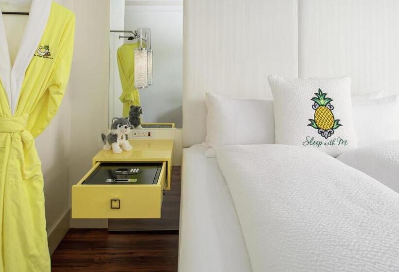 חדר דחוקס עם מיטת קינג, Staypineapple, A Delightful Hotel, South End