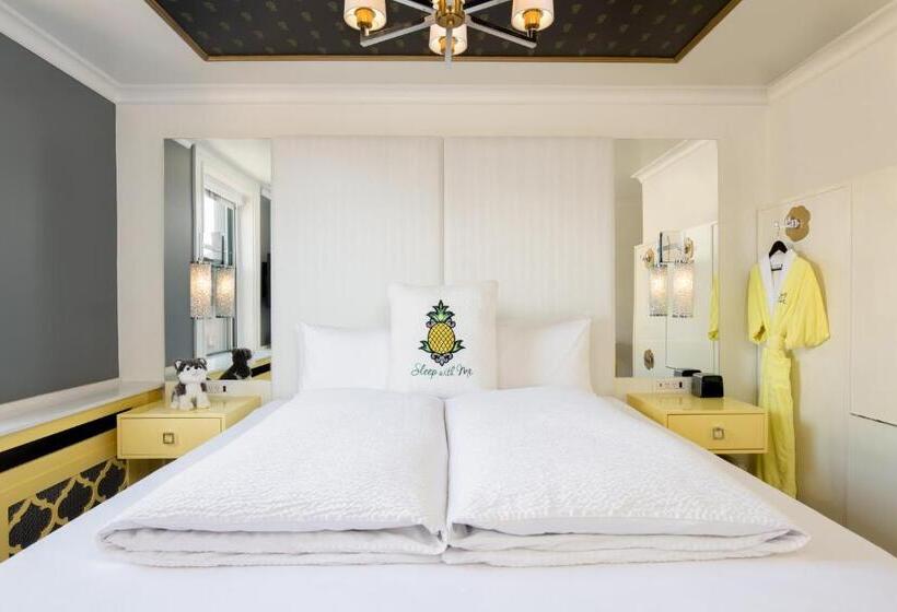 חדר דחוקס עם מיטת קינג, Staypineapple, A Delightful Hotel, South End