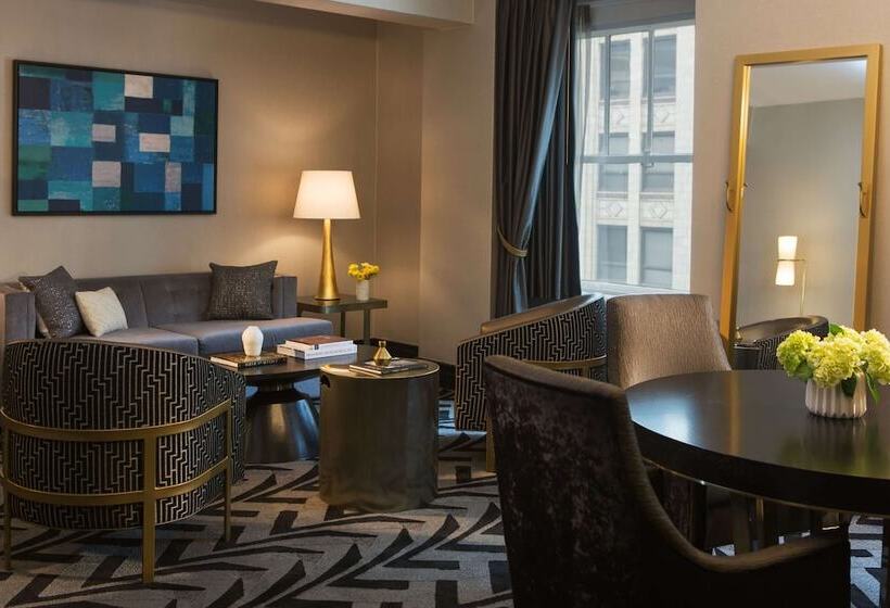 Suite Adapted for people with reduced mobility, The Allegro Royal Sonesta  Chicago Loop