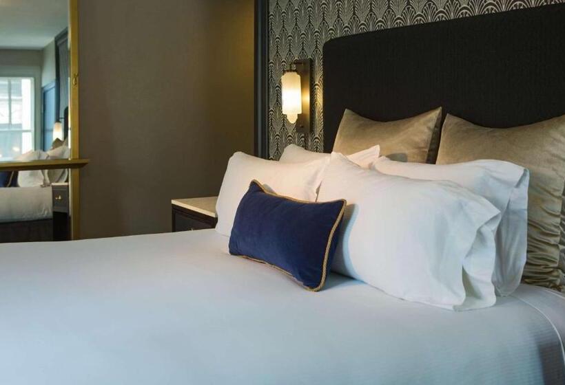 سوئیت با تخت بزرگ, The Allegro Royal Sonesta  Chicago Loop