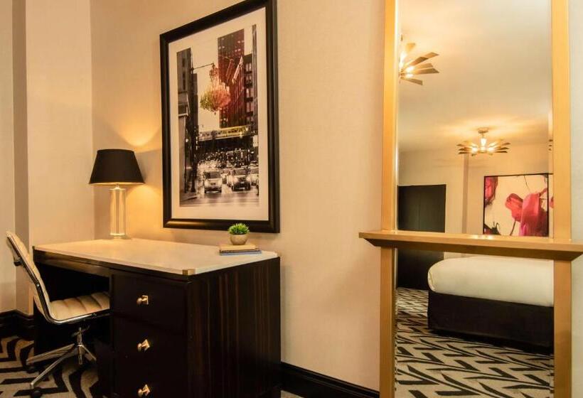 Deluxe Room Adapted for people with reduced mobility, The Allegro Royal Sonesta  Chicago Loop