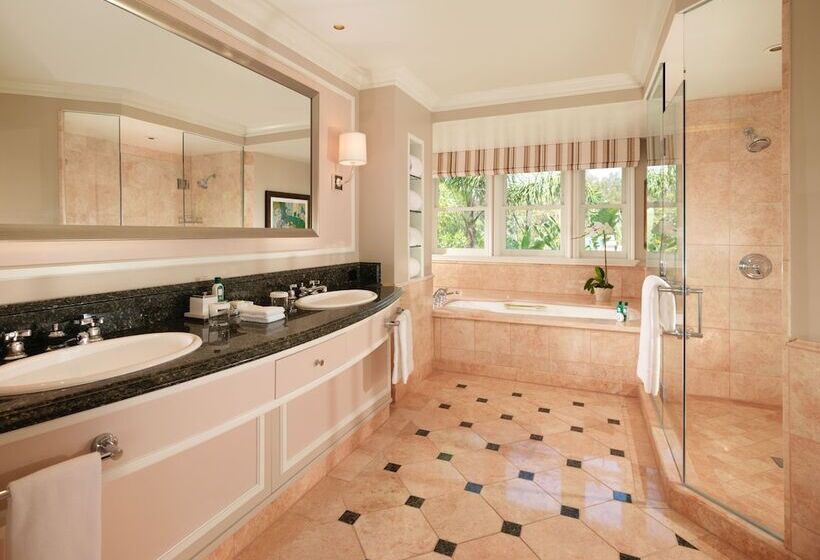 اتاق لوکس با بالکن, The Beverly Hills Hotel   Dorchester Collection