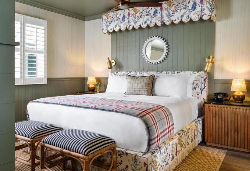 Deluxe Suite King Bed, Le Petit Pali At 8th Ave