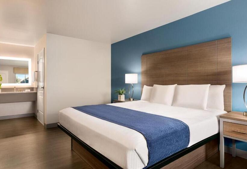 اتاق استاندارد با تخت بزرگ, Torch Lite Inn At The Beach Boardwalk
