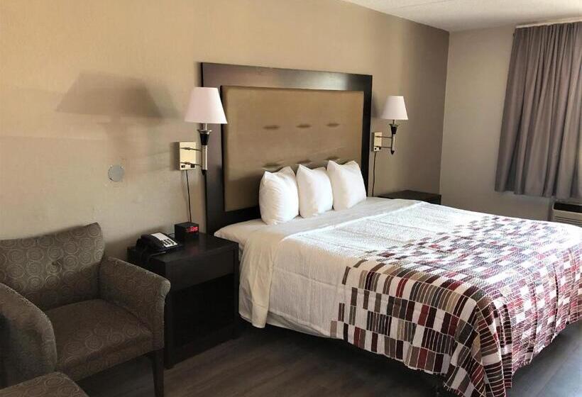 Superior Room King Size Bed, Red Roof Inn Greenville, Nc