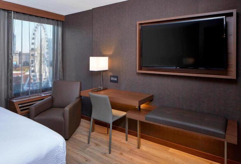 Chambre Standard Lit King Size Adaptée aux Personnes à Mobilité Réduite, Ac  Atlanta Downtown