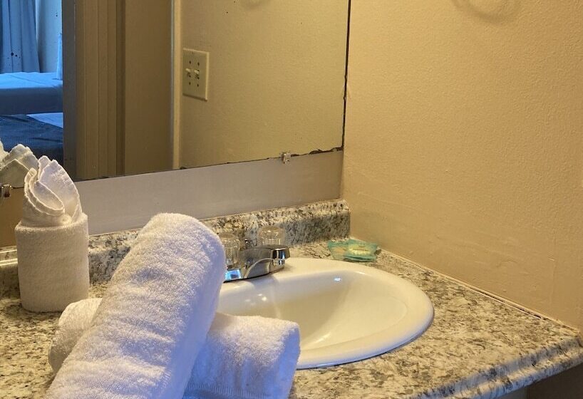 اتاق لوکس با چشم‌انداز استخر, Altamonte Springs Hotel And Suites