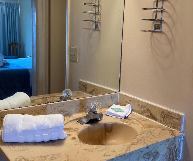 اتاق لوکس با چشم‌انداز استخر, Altamonte Springs Hotel And Suites