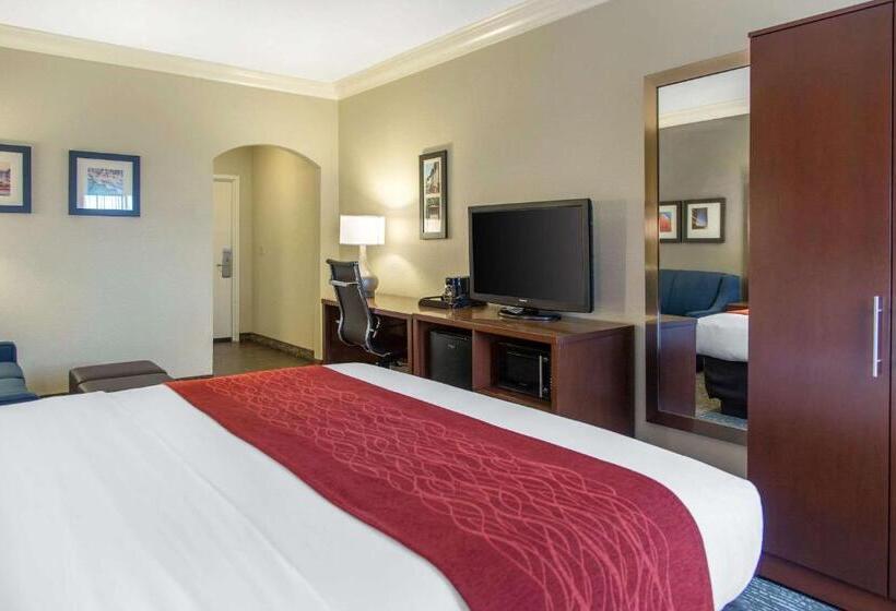 Suite Adapted for people with reduced mobility, Comfort Inn & Suites San Francisco Airport North