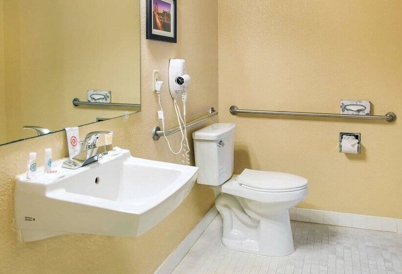 Suite Adapted for people with reduced mobility, Comfort Inn & Suites San Francisco Airport North