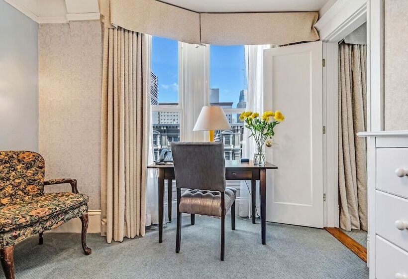 سوییت جونیور, Cornell Hotel De France