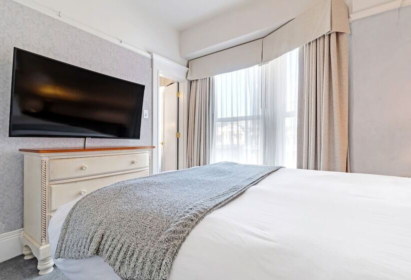سوییت جونیور, Cornell Hotel De France
