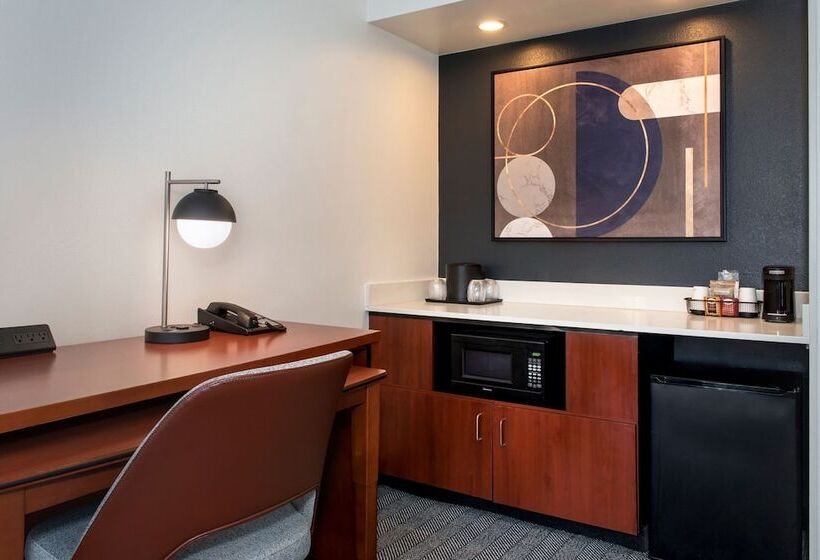 Suite Adapted for people with reduced mobility, Courtyard By Marriott Annapolis