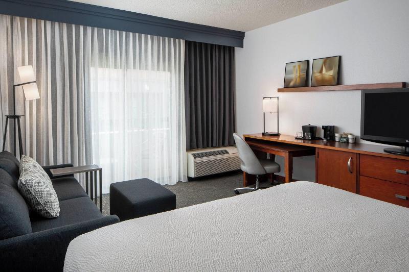 اتاق استاندارد با تخت بزرگ, Courtyard By Marriott Dulles Airport Herndon/reston