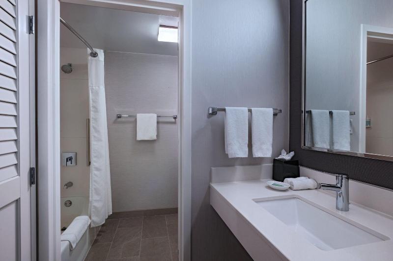 اتاق استاندارد با تخت بزرگ, Courtyard By Marriott Dallas Richardson At Spring Valley
