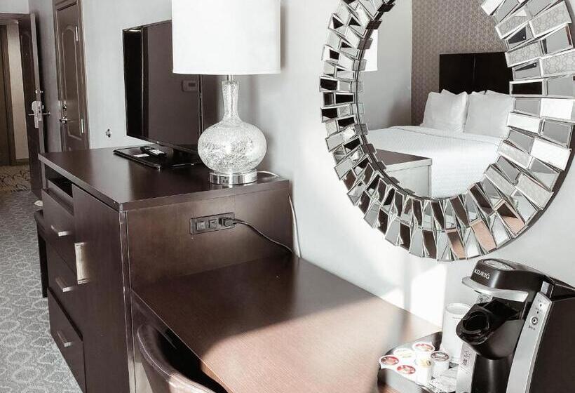 اتاق استاندارد با تخت بزرگ برای معلولان, Crowne Plaza Chicago Sw   Burr Ridge, An Ihg