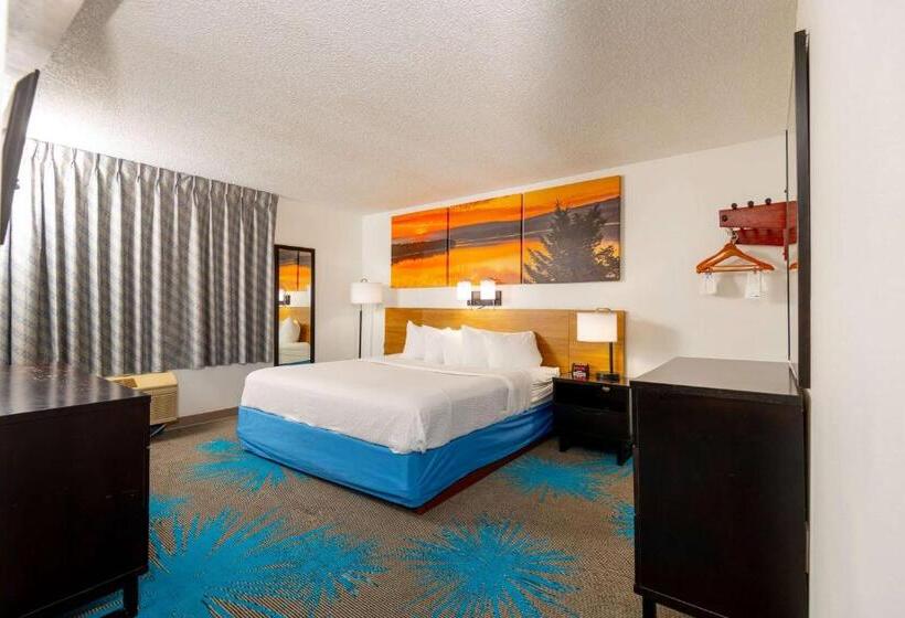 Deluxe Suite King Bed, Days Inn By Wyndham Coeur D'alene