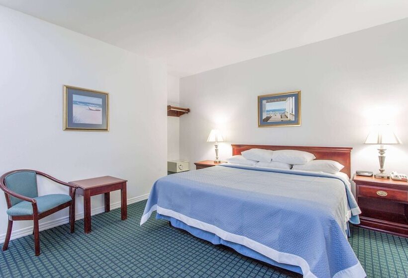 Standard Room Double Bed, Days Inn By Wyndham Kill Devil Hills Oceanfront  Wilbur