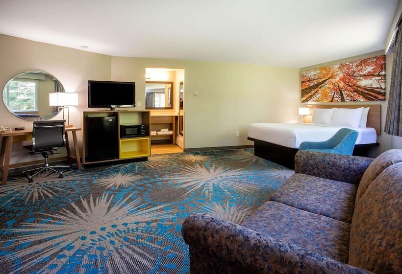 Studio Standard, Days Inn By Wyndham Marquette