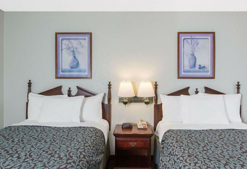اتاق استاندارد با 2 تخت دوبل, Days Inn By Wyndham West Point