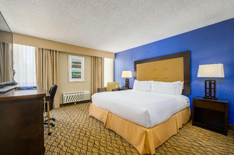 Standard Room King Size Bed, Doubletree By Hilton Raleigh Midtown, Nc