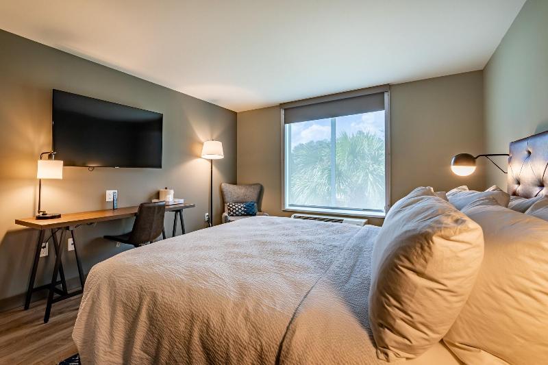 اتاق استاندارد با تخت بزرگ, Four Points By Sheraton Brunswick